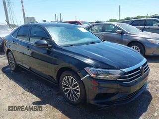 2019 Volkswagen Jetta S z VIN 3VWCB7BU1KM138627, wystawiony jako IAAI lot #39639480 z przebiegiem 133 044 mil mil oraz . Historia ofert i sprzedaży dostępna na DreamBid. Obrazek 1.