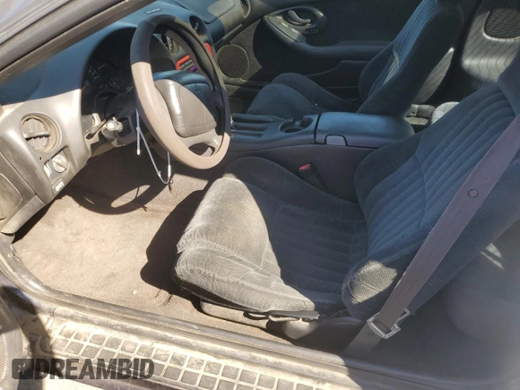 2000 Pontiac Firebird Firebird z VIN 2G2FS22K8Y2116172, wystawiony jako Copart lot #68748904 z przebiegiem Nie podano mil oraz Czysty tytuł • Clean title. Historia ofert i sprzedaży dostępna na DreamBid. Obrazek 7.