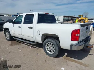 2007 Chevrolet Silverado 1500 LT w/1LT with VIN 2GCEC13C471716312, listed as a IAAI auction lot 41792270 with 84,649 mi miles. Bid and sale history available at carsss.com. Image 3.