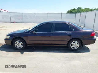 1998 Honda Accord EX z VIN 1HGCG1658WA042017, wystawiony jako IAAI lot #42263347 z przebiegiem 109 364 mil mil oraz . Historia ofert i sprzedaży dostępna na DreamBid. Obrazek 14.