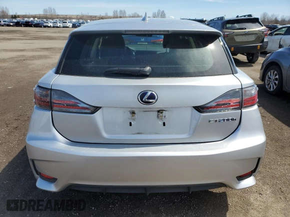 2015 Lexus CT 200h z VIN JTHKD5BH1F2240232, wystawiony jako Copart lot #55055375 z przebiegiem 100 704 mil mil oraz Tytuł czysty. Historia ofert i sprzedaży dostępna na DreamBid. Obrazek 6.