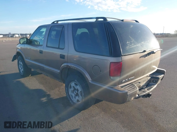 2004 Chevrolet Blazer LS z VIN 1GNDT13X74K143228, wystawiony jako IAAI lot #41761295 z przebiegiem 149 003 mil mil oraz . Historia ofert i sprzedaży dostępna na DreamBid. Obrazek 3.