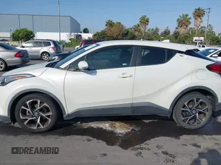 2018 Toyota C-HR XLE z VIN JTNKHMBX5J1007391, wystawiony jako IAAI lot #42432809 z przebiegiem 139 356 mil mil oraz . Historia ofert i sprzedaży dostępna na DreamBid. Obrazek 14.