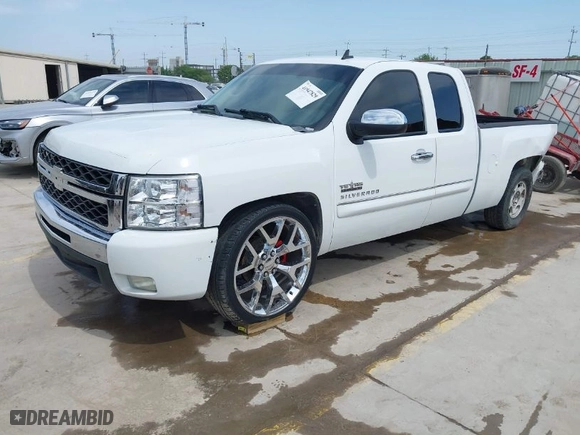 2011 Chevrolet Silverado 1500 LT with VIN 1GCRCSE07BZ103076, listed as a IAAI auction lot 41947829 with 206,666 mi miles. Bid and sale history available at carsss.com. Image 2.