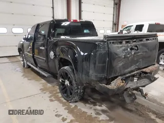 2011 GMC Sierra 1500 Denali z VIN 3GTP2XE2XBG128854, wystawiony jako IAAI lot #41606670 z przebiegiem 150 556 mil mil oraz . Historia ofert i sprzedaży dostępna na DreamBid. Obrazek 3.