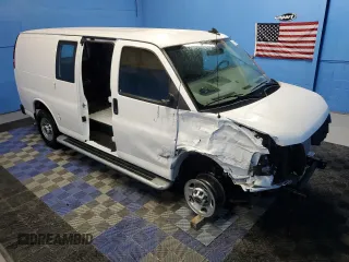2024 GMC Savana Cargo Van with VIN 1GTW7AFP2R1237970, listed as a Copart auction lot 88533285 with 425 mi miles and Clean Title. Bid and sale history available at carsss.com. Image 4.