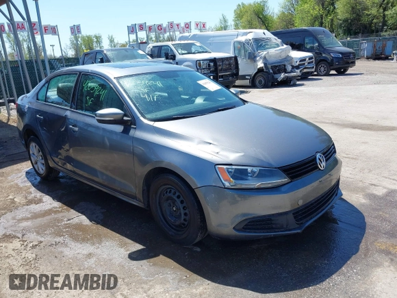 2011 Volkswagen Jetta Sedan SE PZEV with VIN 3VWDZ7AJ0BM306023, listed as a IAAI auction lot 42059241 with 176,879 mi miles. Bid and sale history available at carsss.com. Image 1.