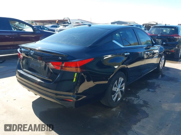 2020 Nissan Altima 2.5 S with VIN 1N4BL4BV2LC209412, listed as a IAAI auction lot 40852991 with 68,656 mi miles. Bid and sale history available at carsss.com. Image 4.