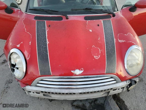 2006 MINI Cooper Convertible with VIN WMWRF33526TG13985, listed as a Copart auction lot 81757124 with 181,941 mi miles and Salvage Title. Bid and sale history available at carsss.com. Image 12.