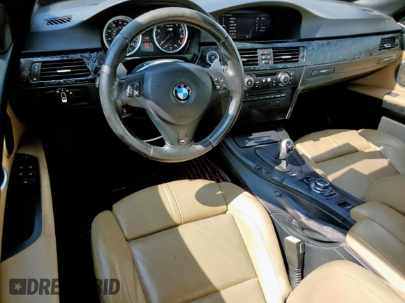 2010 BMW M3 z VIN WBSWL9C59AP332730, wystawiony jako Copart lot #58520165 z przebiegiem 125 910 mil mil oraz Czysty tytuł • Clean title. Historia ofert i sprzedaży dostępna na DreamBid. Obrazek 8.