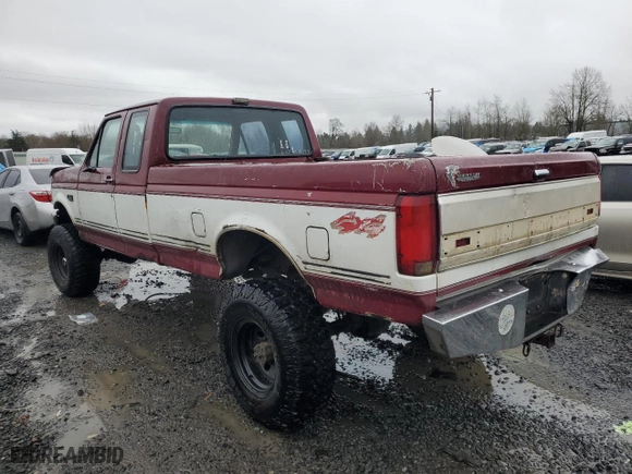 1992 Ford F-250 HD with VIN 1FTHX26GXNKB43435, listed as a Copart auction lot 84266234 with 201,539 mi miles and Salvage Title. Bid and sale history available at carsss.com. Image 2.