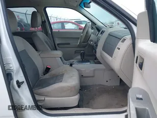 2008 Ford Escape Hybrid z VIN 1FMCU49H48KB66079, wystawiony jako IAAI lot #42113471 z przebiegiem 181 185 mil mil oraz . Historia ofert i sprzedaży dostępna na DreamBid. Obrazek 5.