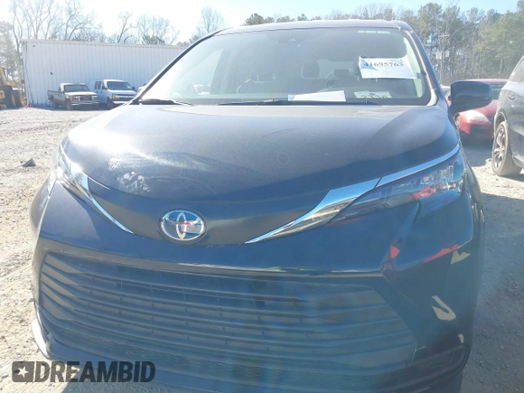 2024 Toyota Sienna LE with VIN 5TDKRKEC9RS185060, listed as a IAAI auction lot 41695763 with 20,673 mi miles. Bid and sale history available at carsss.com. Image 6.