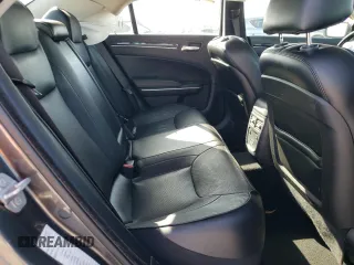 2019 Chrysler 300 Limited z VIN 2C3CCAEG4KH609787, wystawiony jako Copart lot #52193465 z przebiegiem 81 234 mil mil oraz Szkoda całkowita • Salvage title. Historia ofert i sprzedaży dostępna na DreamBid. Obrazek 11.