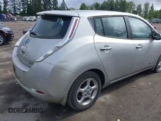 2013 Nissan LEAF SL z VIN 1N4AZ0CP9DC405951, wystawiony jako IAAI lot #42406663 z przebiegiem 60 910 mil mil oraz . Historia ofert i sprzedaży dostępna na DreamBid. Obrazek 6.