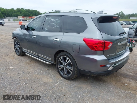 2020 Nissan Pathfinder Platinum z VIN 5N1DR2DM1LC585198, wystawiony jako IAAI lot #42451764 z przebiegiem 60 692 mil mil oraz . Historia ofert i sprzedaży dostępna na DreamBid. Obrazek 3.