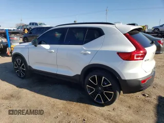 2023 Volvo XC40 Ultimate Dark Theme z VIN YV4L12UX4P2003752, wystawiony jako Copart lot #80270204 z przebiegiem 6194 mil mil oraz Szkody całkowita. Historia ofert i sprzedaży dostępna na DreamBid. Obrazek 2.
