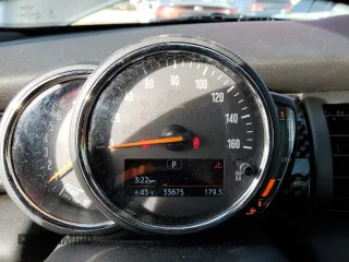 2018 MINI Hardtop Cooper S with VIN WMWXP7C55J2A48111, listed as a Copart auction lot 43136645 with 33,675 mi miles and Salvage Title. Bid and sale history available at DreamBid. Image 9.