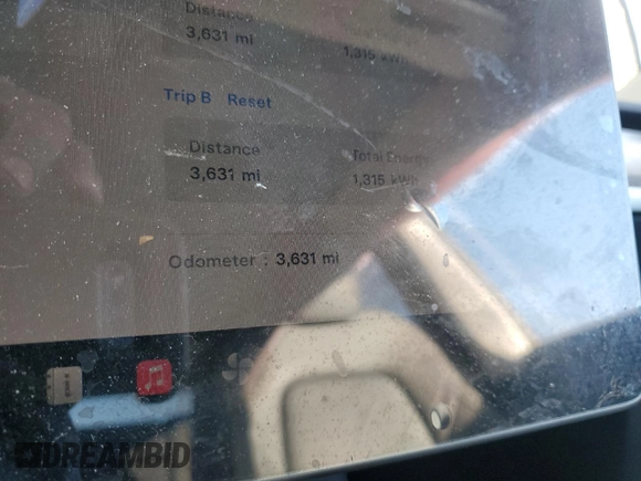 2024 Tesla Model Y z VIN 7SAYGDED4RF125330, wystawiony jako Copart lot #81385224 z przebiegiem 3 631 mil mil oraz Szkoda całkowita • Salvage title. Historia ofert i sprzedaży dostępna na DreamBid. Obrazek 9.