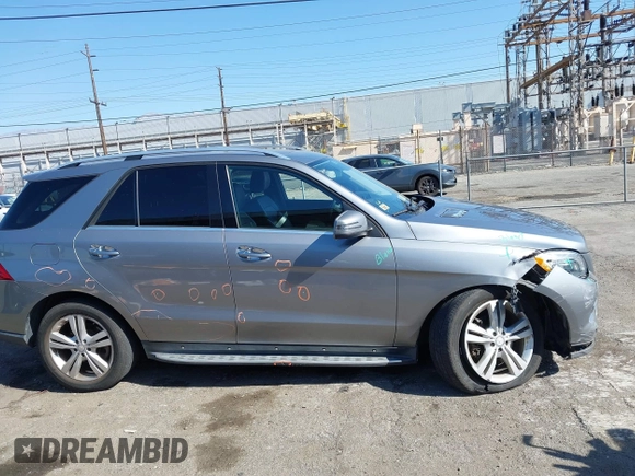 2013 Mercedes-Benz M ML 350 with VIN 4JGDA5HB9DA235137, listed as a IAAI auction lot 42018748 with 140,837 mi miles. Bid and sale history available at carsss.com. Image 13.