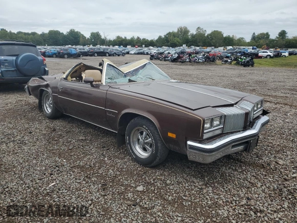 1977 Oldsmobile Cutlass z VIN 3J57R7M186772, wystawiony jako Copart lot #70648914 z przebiegiem 43 326 mil mil oraz Szkoda całkowita • Salvage title. Historia ofert i sprzedaży dostępna na DreamBid. Obrazek 4.