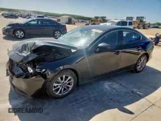 2021 Mazda 3 S z VIN JM1BPAAL1M1303601, wystawiony jako Copart lot #63101125 z przebiegiem 82 041 mil mil oraz Szkoda całkowita • Salvage title. Historia ofert i sprzedaży dostępna na DreamBid. Obrazek 1.