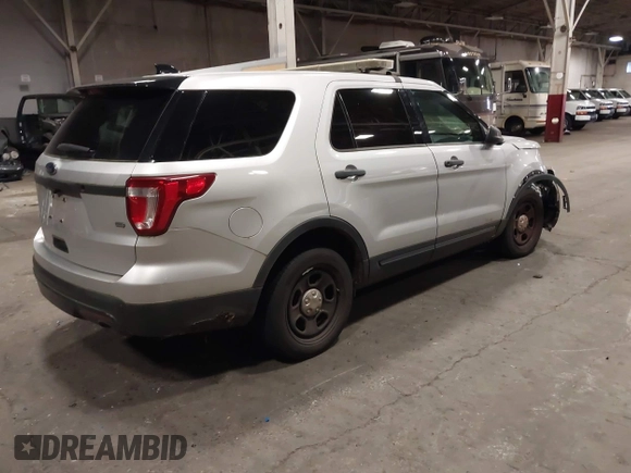 2016 Ford Police Interceptor Utility z VIN 1FM5K8AR2GGC06039, wystawiony jako IAAI lot #41640964 z przebiegiem 85 915 mil mil oraz . Historia ofert i sprzedaży dostępna na DreamBid. Obrazek 4.