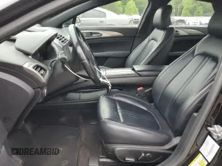 2018 Lincoln MKZ Hybrid Premiere z VIN 3LN6L5KU5JR618555, wystawiony jako Copart lot #56210985 z przebiegiem 136 148 mil mil oraz Szkoda całkowita • Salvage title. Historia ofert i sprzedaży dostępna na DreamBid. Obrazek 7.