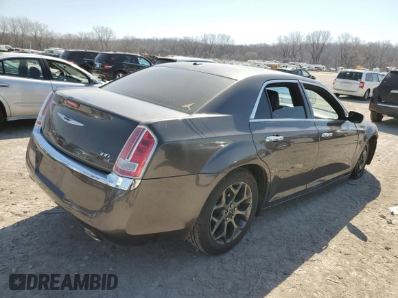 2013 Chrysler 300 C z VIN 2C3CCAET6DH577876, wystawiony jako Copart lot #48951965 z przebiegiem 95 622 mil mil oraz Szkoda całkowita • Salvage title. Historia ofert i sprzedaży dostępna na DreamBid. Obrazek 3.