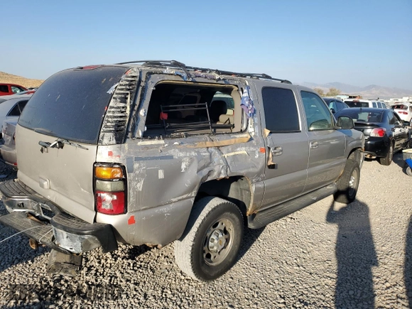 2004 Chevrolet Suburban LT with VIN 1GNGK26U64R246994, listed as a Copart auction lot 75951184 with 0 mi miles and Salvage Title. Bid and sale history available at carsss.com. Image 3.