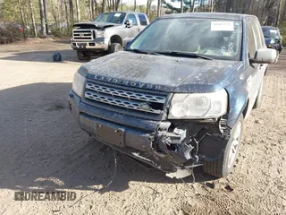 2012 Land Rover LR2 HSE z VIN SALFR2BN6CH303951, wystawiony jako IAAI lot #41465521 z przebiegiem 100 527 mil mil oraz . Historia ofert i sprzedaży dostępna na DreamBid. Obrazek 6.