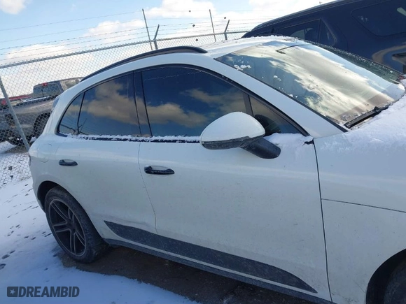 2019 Porsche Macan with VIN WP1AA2A54KLB07978, listed as a IAAI auction lot 41537462 with NaN miles. Bid and sale history available at carsss.com. Image 13.