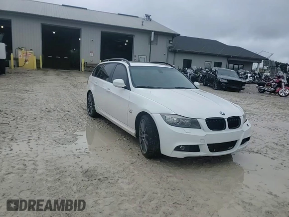 2011 BMW 3 Series 328i xDrive with VIN WBAUU3C52BA542628, listed as a Copart auction lot 71337384 with Not Provided miles and Salvage Title. Bid and sale history available at DreamBid. Image 11.