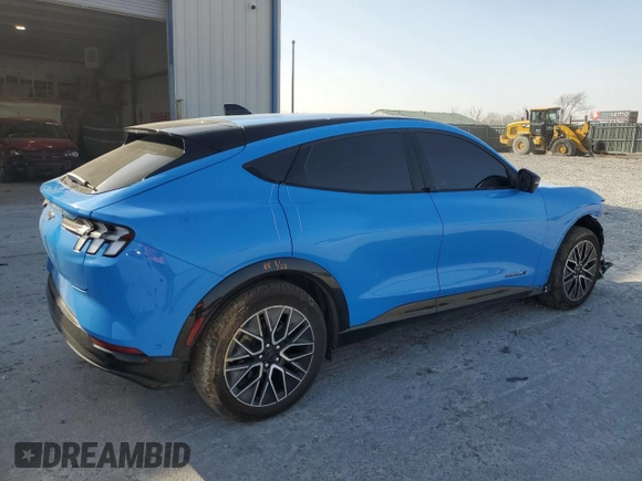 2024 Ford Mustang Mach-E Premium z VIN 3FMTK3R78RMA26215, wystawiony jako Copart lot #49349425 z przebiegiem 9908 mil mil oraz Szkody całkowita. Historia ofert i sprzedaży dostępna na DreamBid. Obrazek 3.