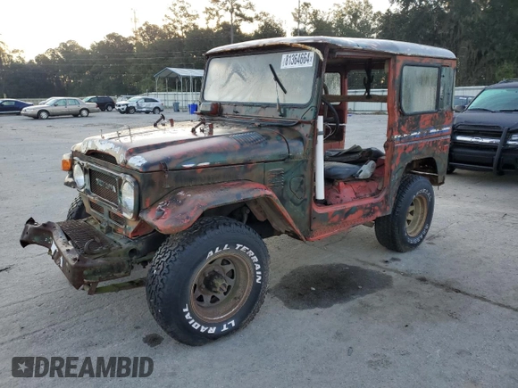 1979 Toyota Land Cruiser z VIN FJ40301186, wystawiony jako Copart lot #81364664 z przebiegiem 9 490 mil mil oraz Czysty tytuł • Clean title. Historia ofert i sprzedaży dostępna na DreamBid. Obrazek 1.