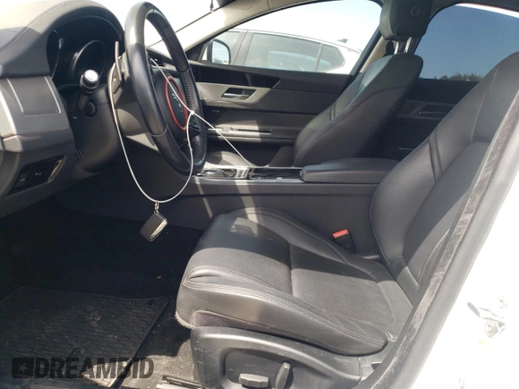 2018 Jaguar XF 25t with VIN SAJBR4FX3JCY61622, listed as a Copart auction lot 51515343 with 67,688 mi miles. Bid and sale history available at carsss.com. Image 7.