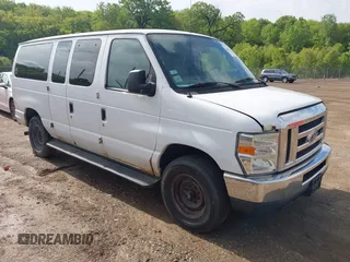 2010 Ford Econoline Passenger XL z VIN 1FBNE3BL6ADA30909, wystawiony jako IAAI lot #42383904 z przebiegiem 284 194 mil mil oraz . Historia ofert i sprzedaży dostępna na DreamBid. Obrazek 1.
