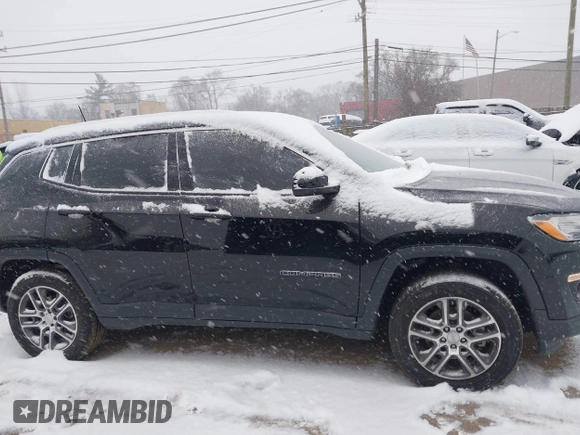 2020 Jeep Compass Latitude with VIN 3C4NJDBB8LT231115, listed as a IAAI auction lot 41254345 with 95,721 mi miles. Bid and sale history available at carsss.com. Image 13.