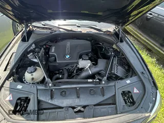 2015 BMW 5 Series 528i z VIN WBA5A5C54FD523446, wystawiony jako Copart lot #58411705 z przebiegiem 165 596 mil mil oraz Czysty tytuł • Clean title. Historia ofert i sprzedaży dostępna na DreamBid. Obrazek 7.