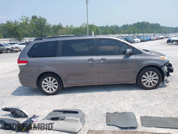 2011 Toyota Sienna XLE с VIN 5TDDK3DC7BS002538, выставлен на аукционе IAAI как лот 42385087 с пробегом 235 415 миль миль и . История ставок и продаж доступна на DreamBid. Изображение 14.