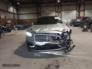 2019 Lincoln Nautilus Reserve with VIN 2LMPJ8LP4KBL25142, listed as a IAAI auction lot 41340444 with 105,757 mi miles. Bid and sale history available at carsss.com. Image 17.