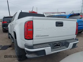 2021 Chevrolet Colorado 2WD Work Truck z VIN 1GCGSBEA2M1184525, wystawiony jako IAAI lot #41555605 z przebiegiem 35 847 mil mil oraz . Historia ofert i sprzedaży dostępna na DreamBid. Obrazek 3.
