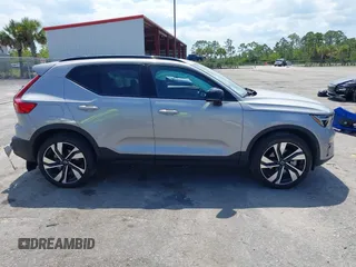 2024 Volvo XC40 Plus Dark Theme с VIN YV4L12ULXR2293107, выставлен на аукционе IAAI как лот 42283292 с пробегом 10 917 миль миль и . История ставок и продаж доступна на DreamBid. Изображение 13.
