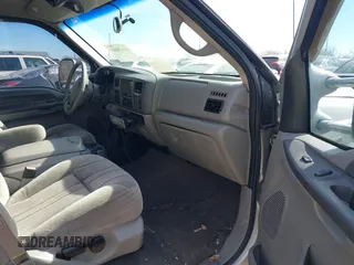 2001 Ford Excursion XLT z VIN 1FMNU41S41EC12353, wystawiony jako IAAI lot #41573845 z przebiegiem 198 777 mil mil oraz . Historia ofert i sprzedaży dostępna na DreamBid. Obrazek 5.