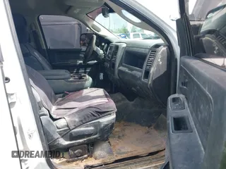 2018 Ram 2500 Tradesman z VIN 3C6UR5HJ5JG284053, wystawiony jako IAAI lot #42672148 z przebiegiem 158 783 mil mil oraz . Historia ofert i sprzedaży dostępna na DreamBid. Obrazek 5.
