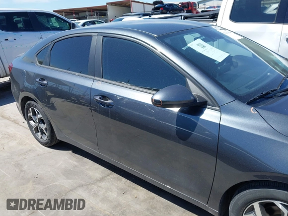 2021 Kia Forte LXS z VIN 3KPF24ADXME356322, wystawiony jako IAAI lot #42237624 z przebiegiem 52 609 mil mil oraz . Historia ofert i sprzedaży dostępna na DreamBid. Obrazek 13.