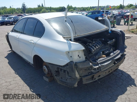 2015 BMW 5 Series 535i z VIN WBA5B1C51FD920568, wystawiony jako IAAI lot #42182520 z przebiegiem Nie podano mil oraz . Historia ofert i sprzedaży dostępna na DreamBid. Obrazek 3.