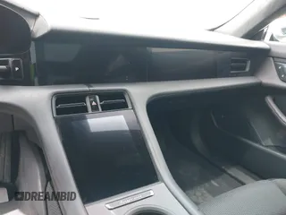 2022 Porsche Taycan z VIN WP0AA2Y12NSA13356, wystawiony jako IAAI lot #42083009 z przebiegiem Nie podano mil oraz . Historia ofert i sprzedaży dostępna na DreamBid. Obrazek 17.