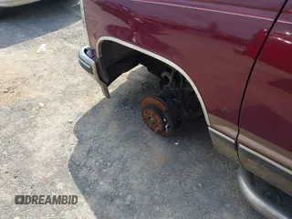 1994 GMC Sierra 1500 z VIN 2GTEK19K4R1561409, wystawiony jako IAAI lot #41903157 z przebiegiem 416 719 mil mil oraz . Historia ofert i sprzedaży dostępna na DreamBid. Obrazek 13.