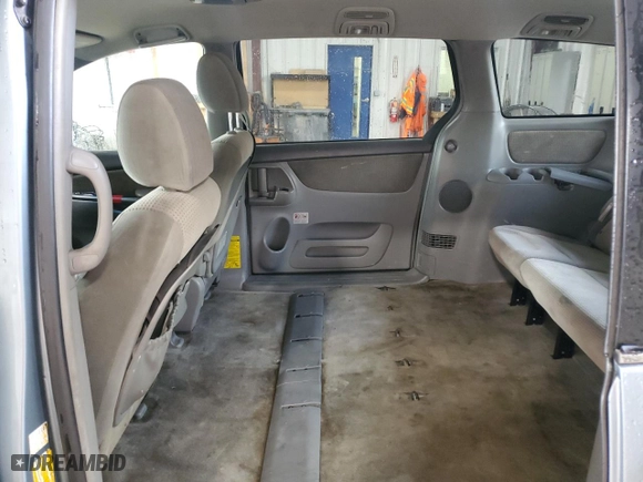 2010 Toyota Sienna CE with VIN 5TDKK4CC1AS332429, listed as a Copart auction lot 53102525 with 272,404 mi miles and Salvage Title. Bid and sale history available at carsss.com. Image 11.